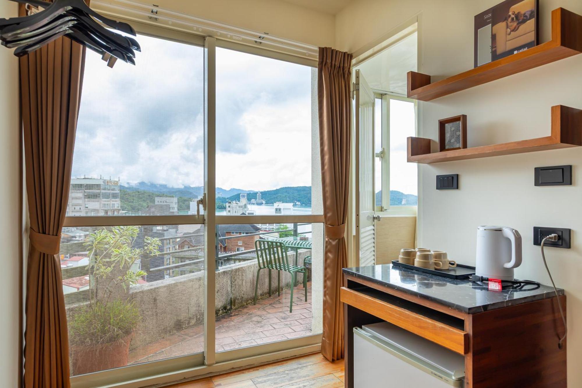 Sun Moon Lake Itathao Vacation Inn With Elevator Yuchi Bagian luar foto