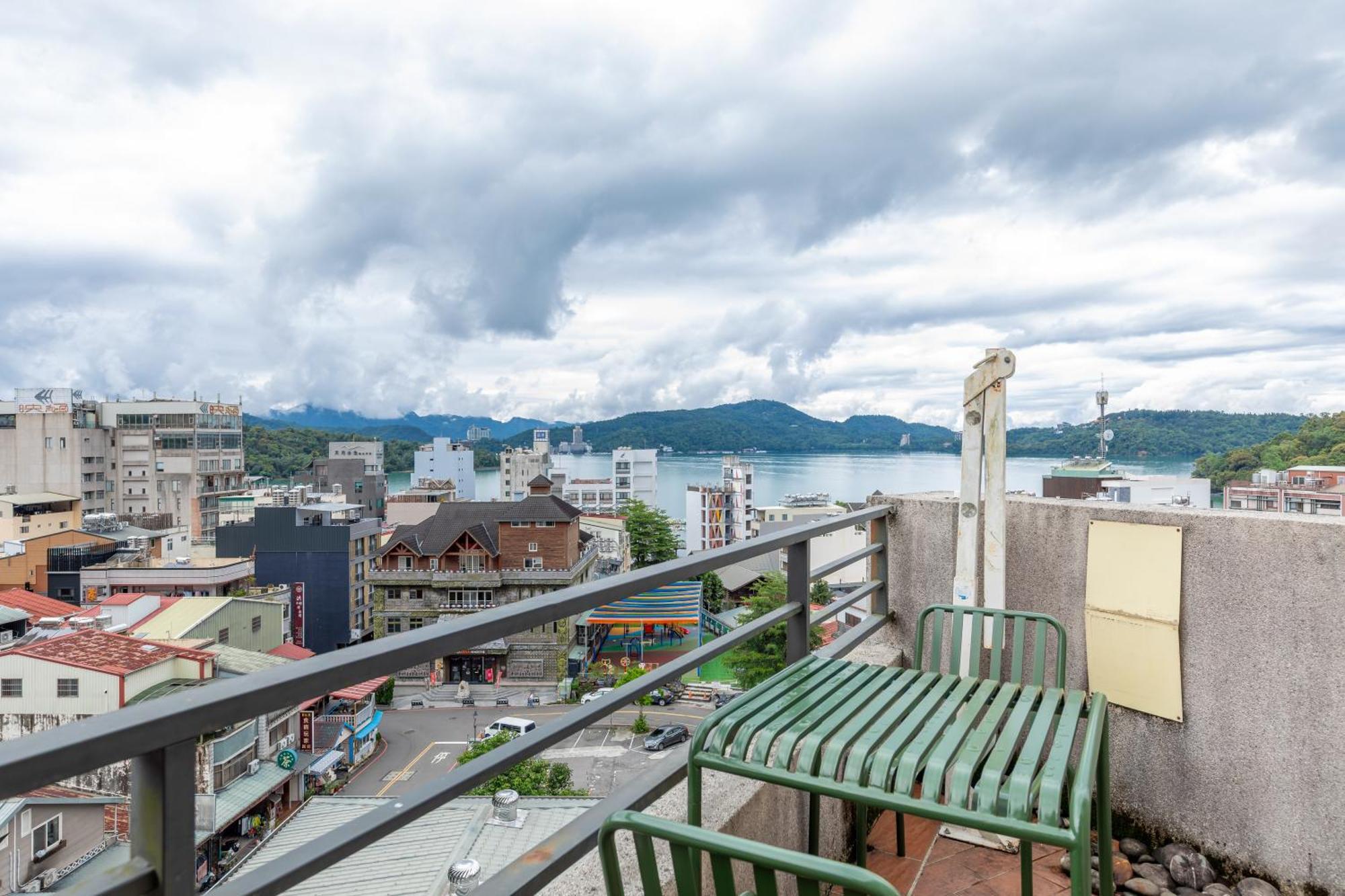 Sun Moon Lake Itathao Vacation Inn With Elevator Yuchi Bagian luar foto