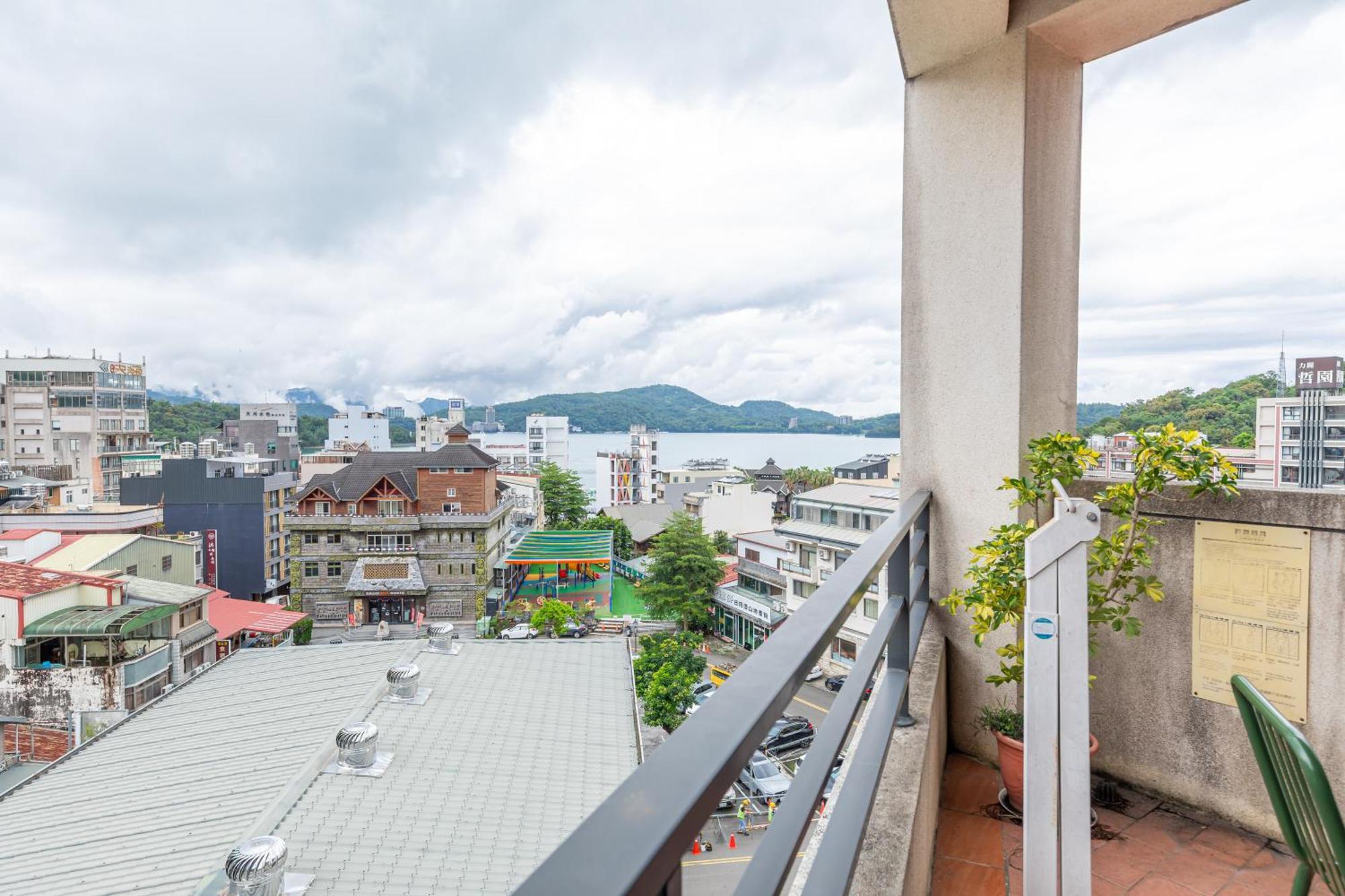 Sun Moon Lake Itathao Vacation Inn With Elevator Yuchi Bagian luar foto