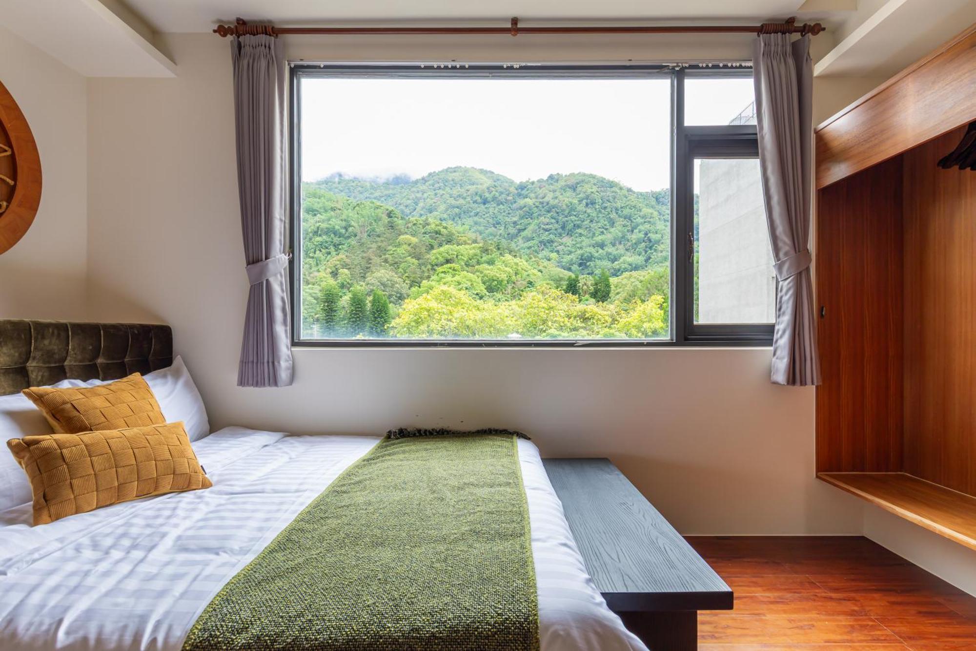 Sun Moon Lake Itathao Vacation Inn With Elevator Yuchi Bagian luar foto