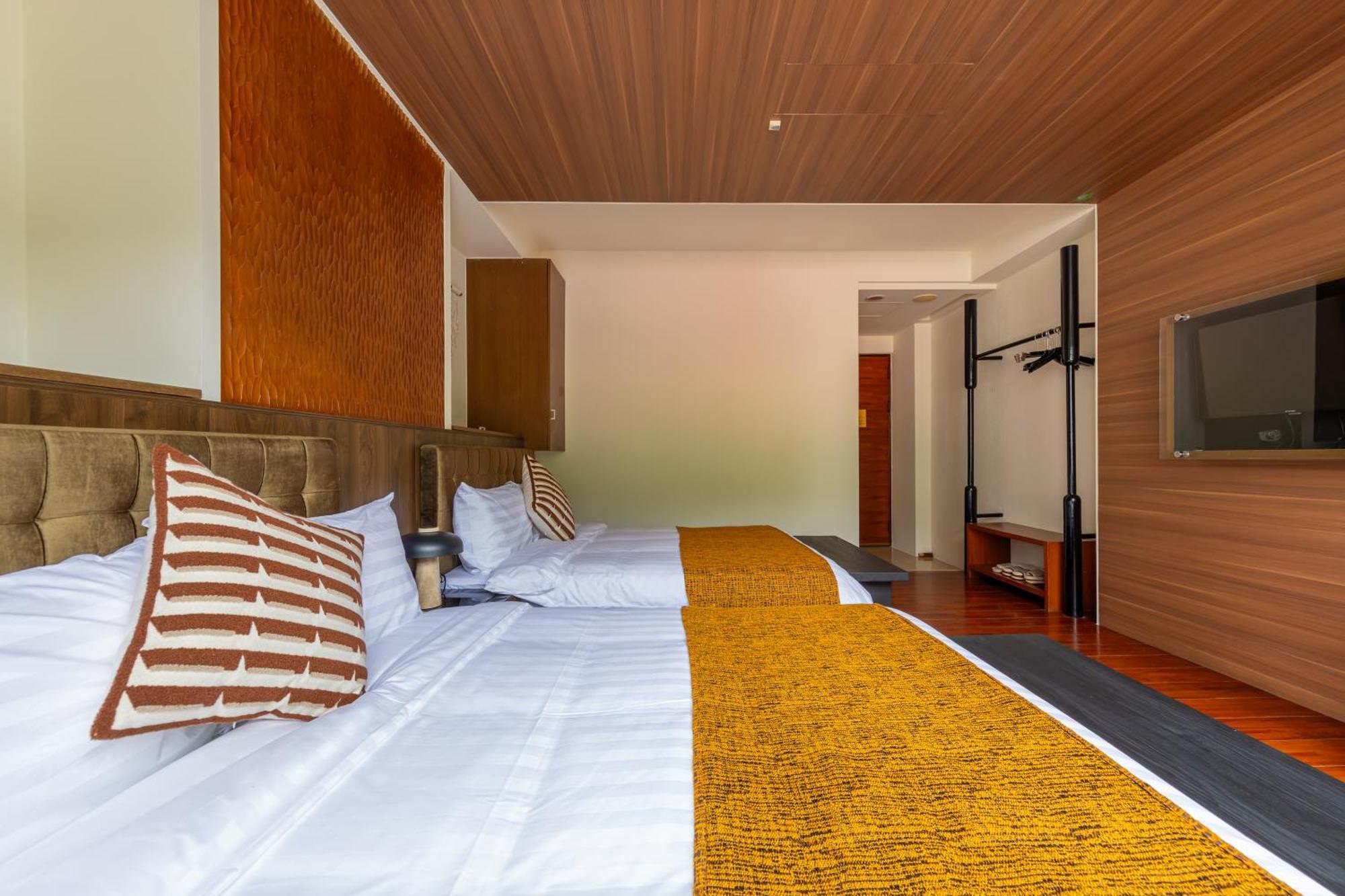 Sun Moon Lake Itathao Vacation Inn With Elevator Yuchi Bagian luar foto