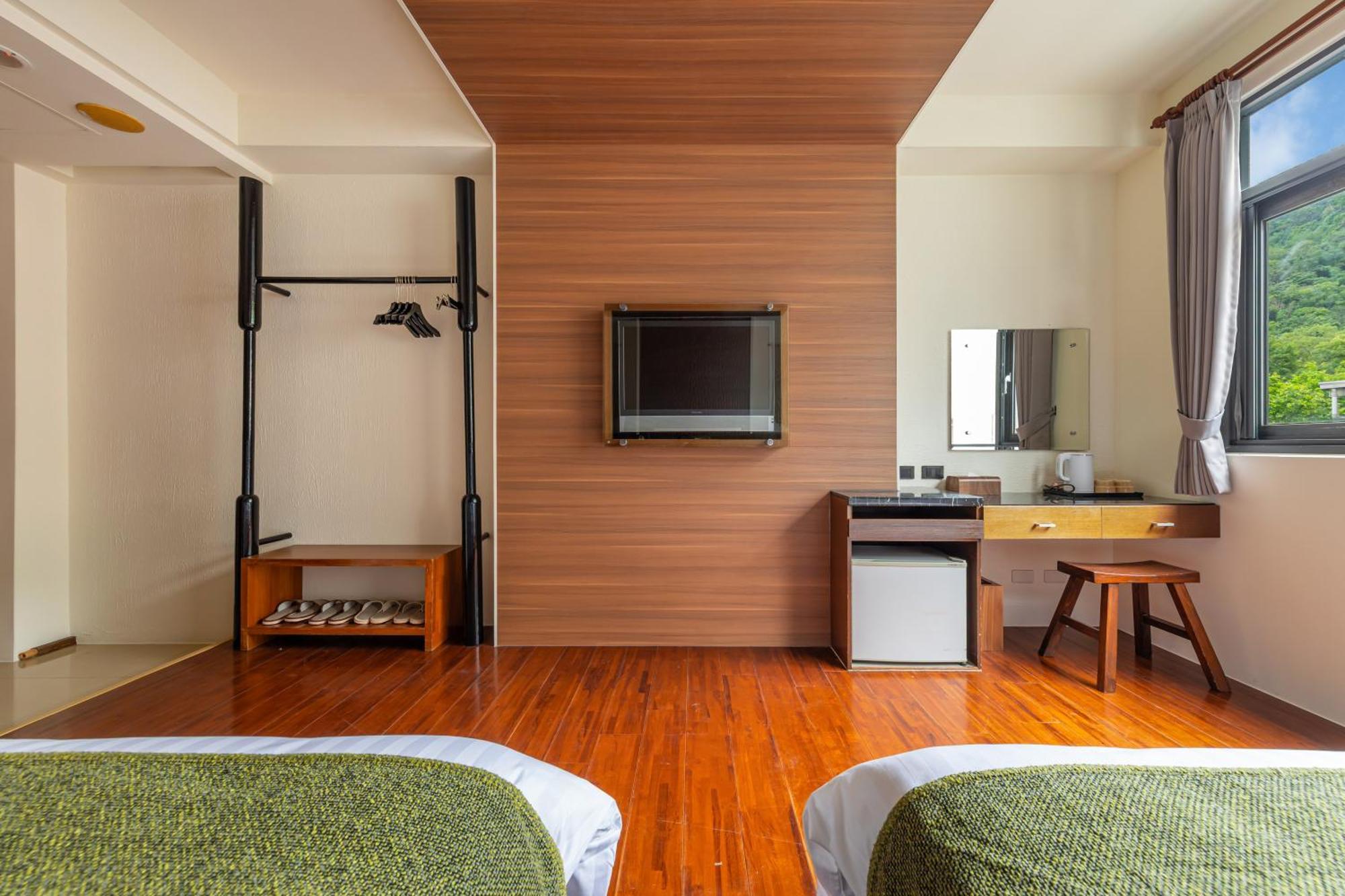Sun Moon Lake Itathao Vacation Inn With Elevator Yuchi Bagian luar foto