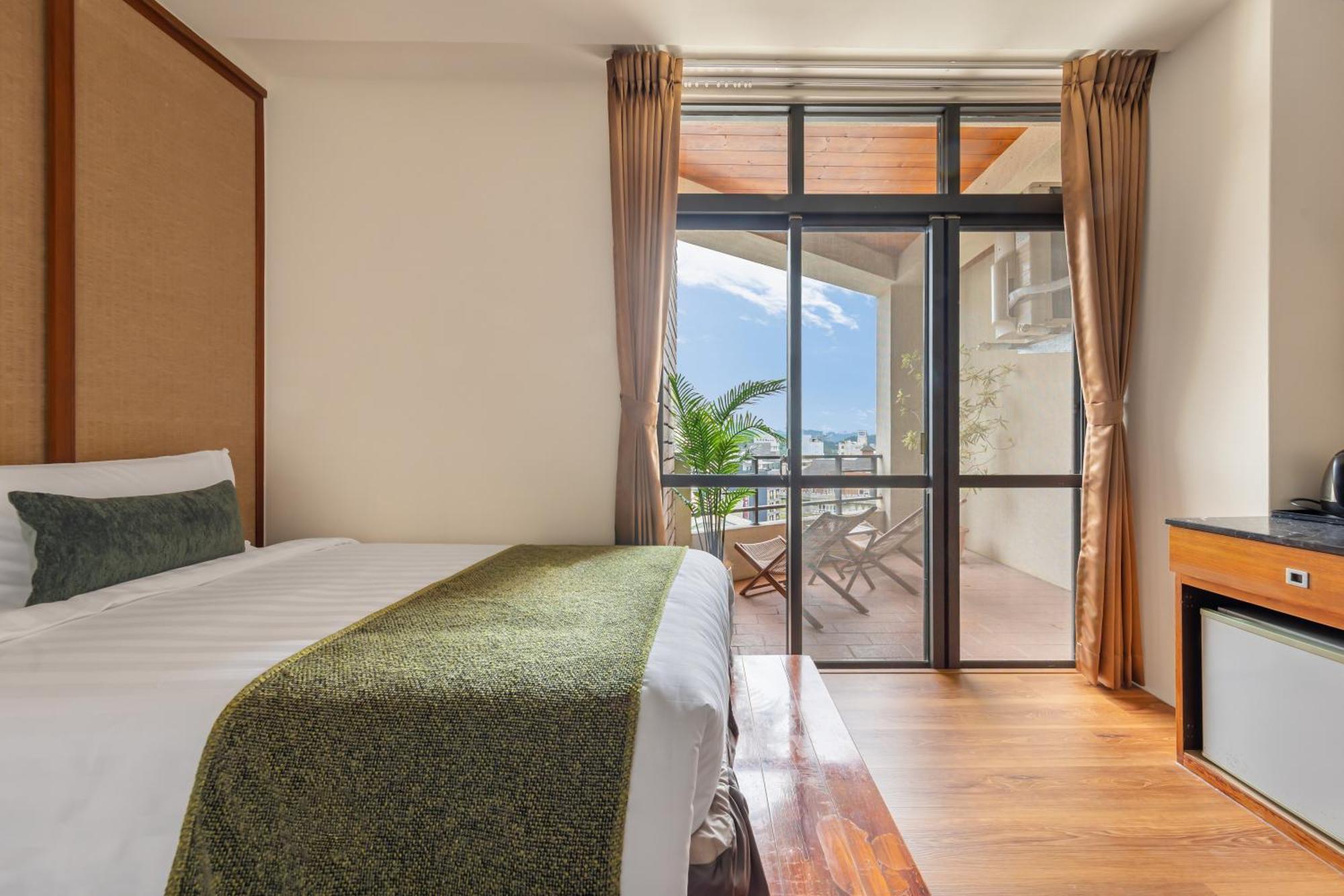Sun Moon Lake Itathao Vacation Inn With Elevator Yuchi Bagian luar foto