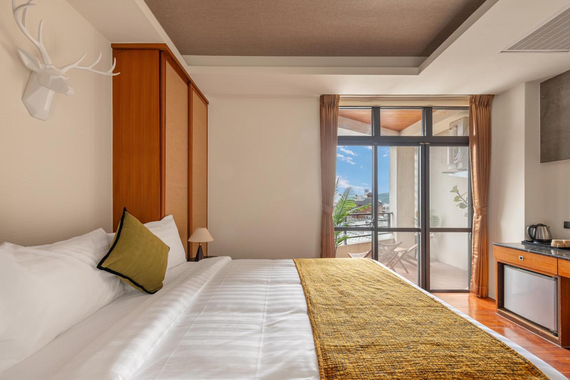 Sun Moon Lake Itathao Vacation Inn With Elevator Yuchi Bagian luar foto