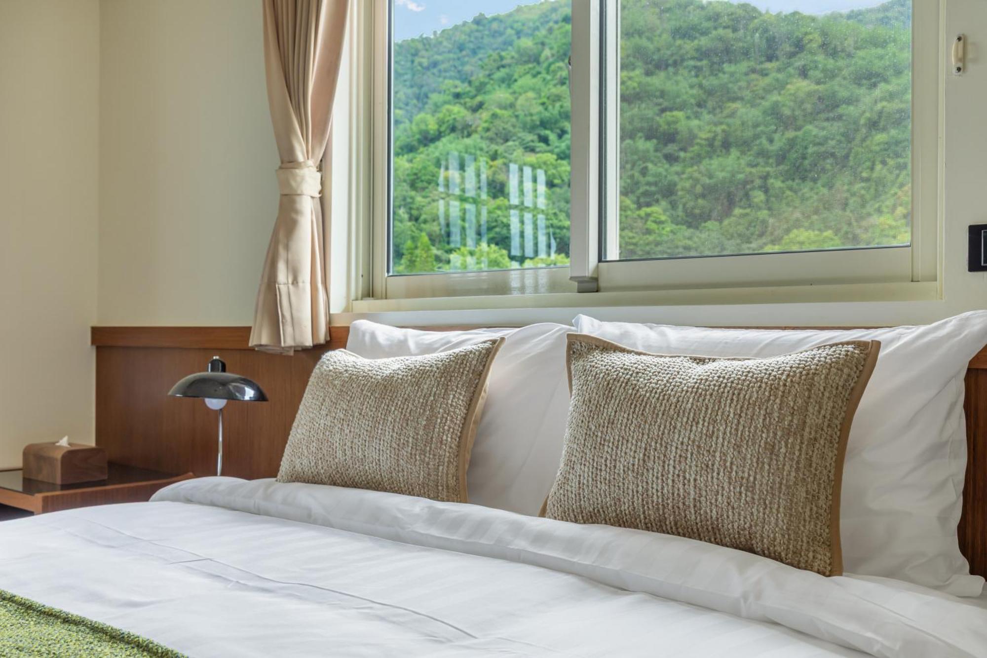 Sun Moon Lake Itathao Vacation Inn With Elevator Yuchi Bagian luar foto