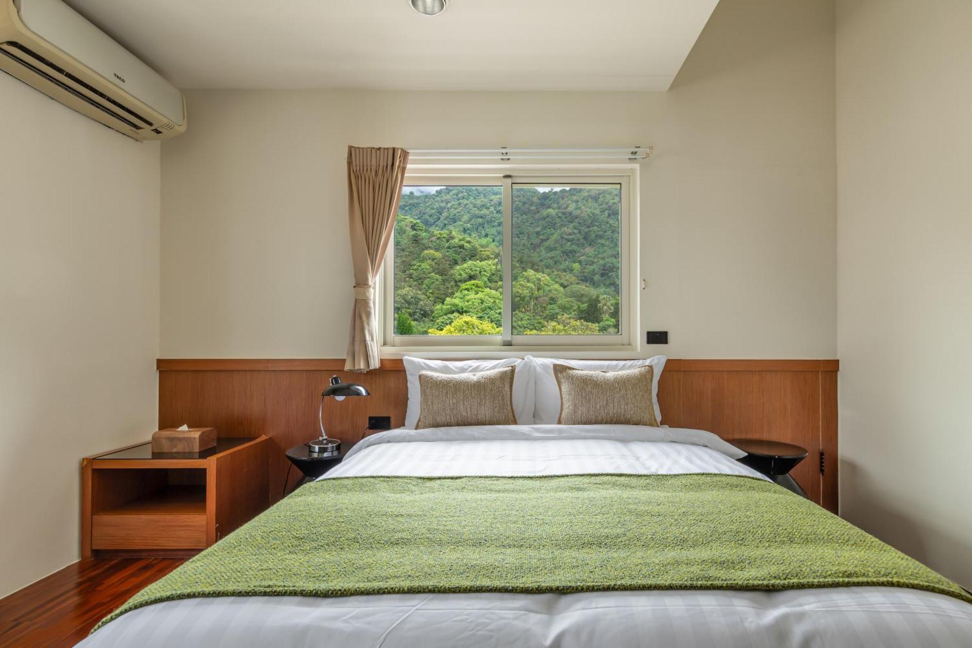 Sun Moon Lake Itathao Vacation Inn With Elevator Yuchi Bagian luar foto