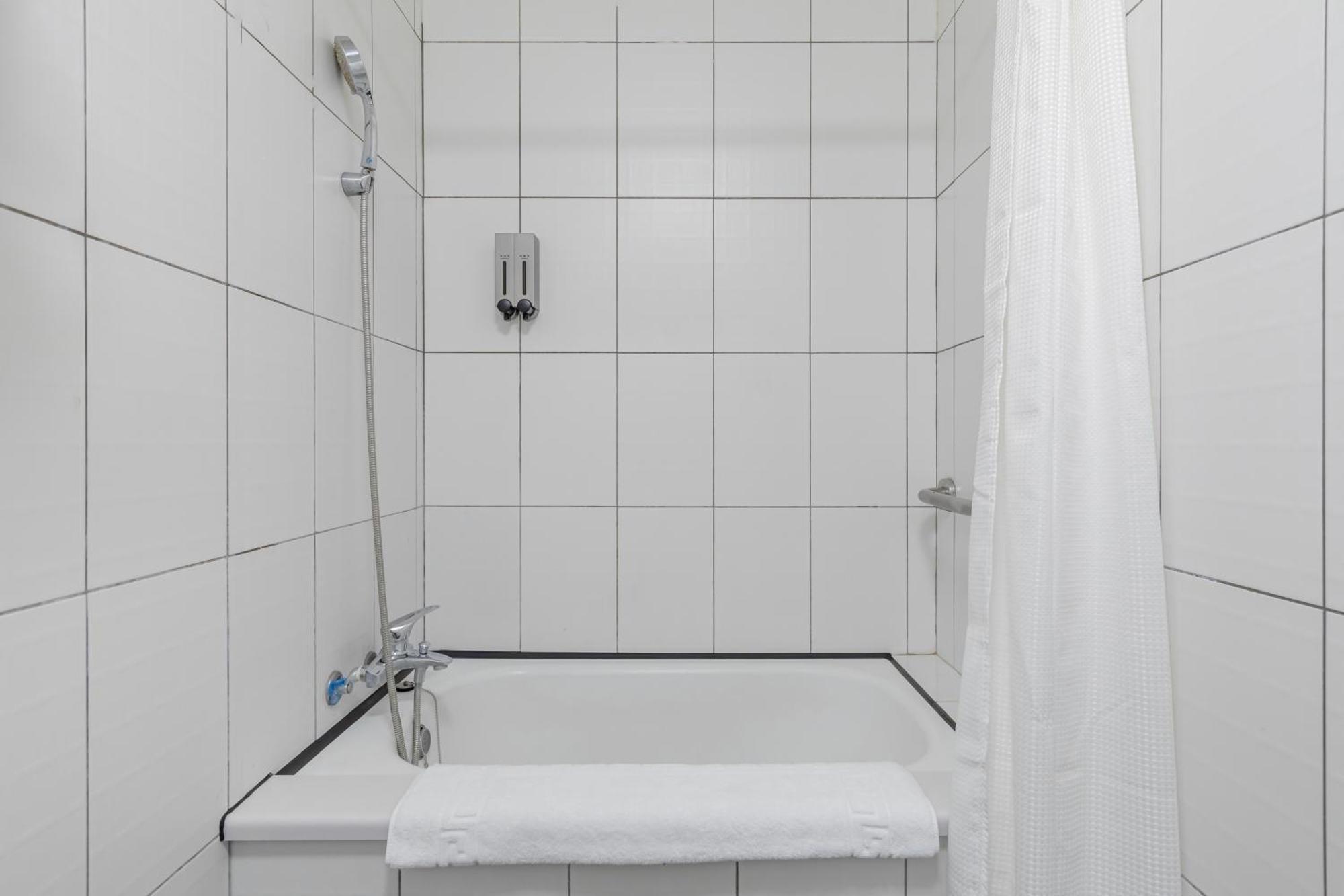 Sun Moon Lake Itathao Vacation Inn With Elevator Yuchi Bagian luar foto