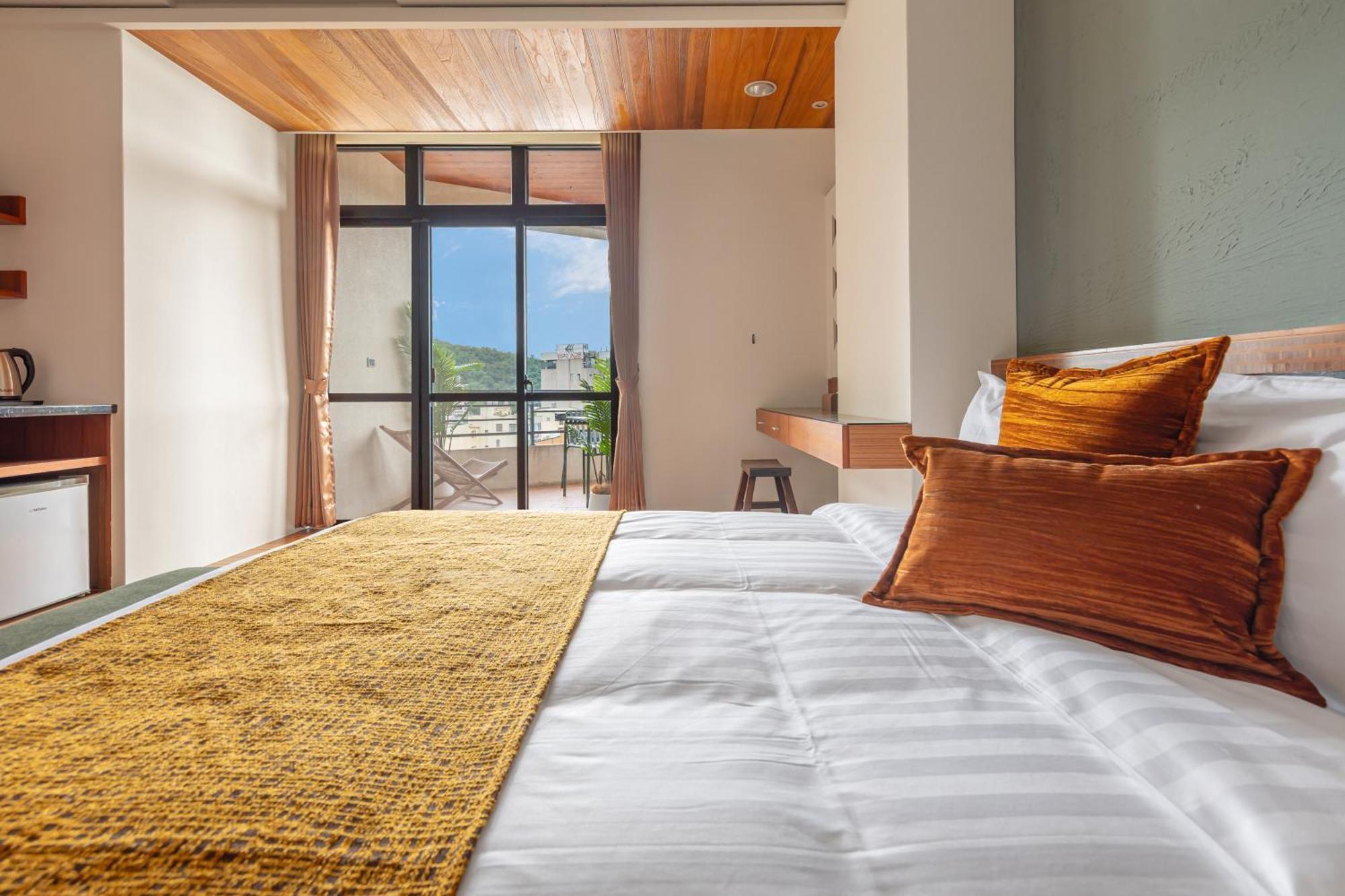 Sun Moon Lake Itathao Vacation Inn With Elevator Yuchi Bagian luar foto